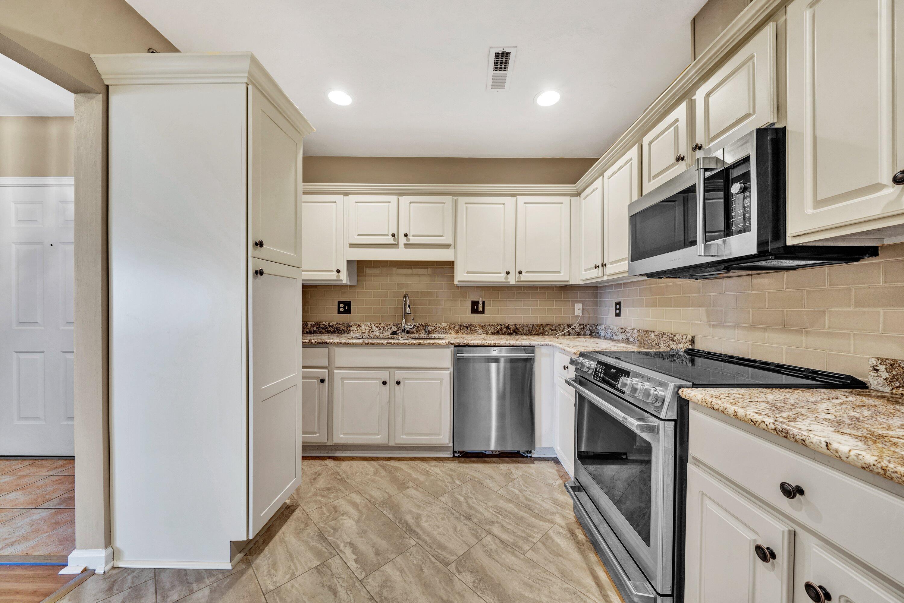 4438 Pheasant Ridge Road, Unit 206 Roanoke, VA 24014 - Photo 15 of 46 15-DSC00157