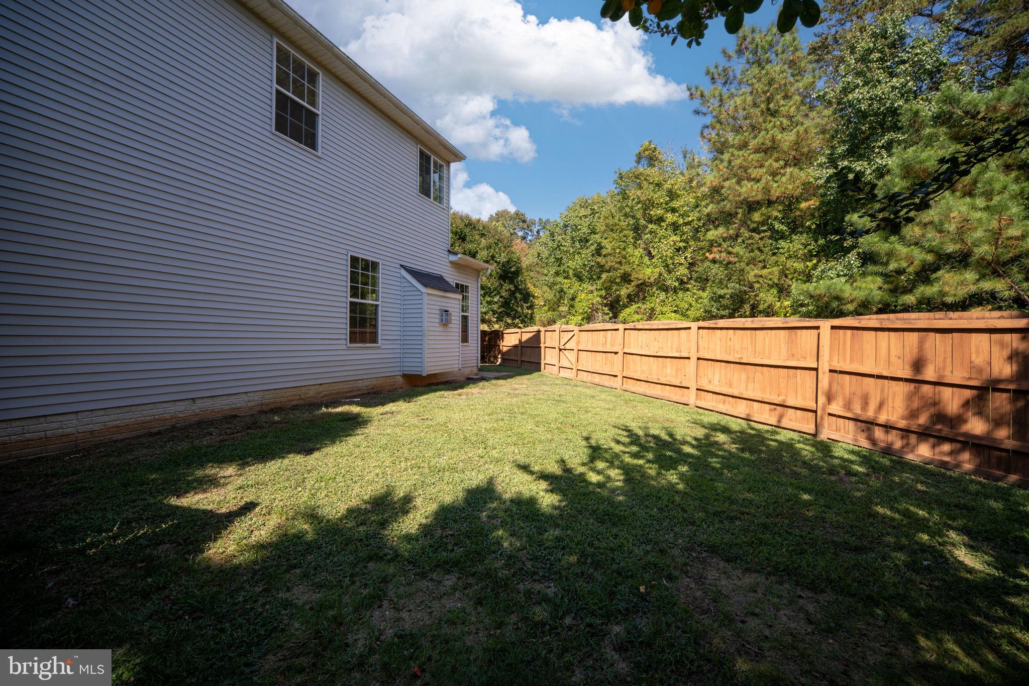 55 Hamstead Road Fredericksburg, VA 22405 - Photo 57 of 58 a view of a backyard of the house