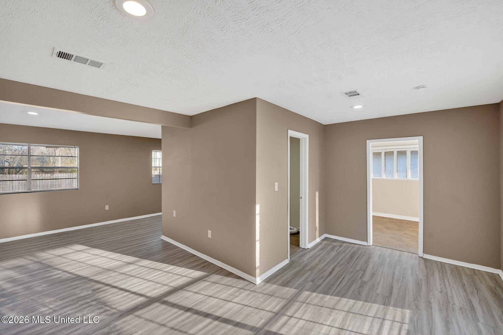 6559 George Washington Drive Jackson, MS 39213 - Photo 9 of 38 09_6559_George_Washington_Dr_Jackson_MS_