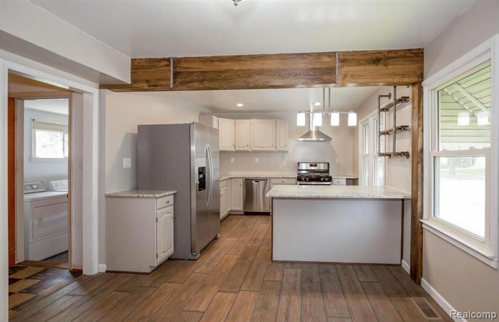 3104 Starr Road Royal Oak, MI 48073 - Photo 3 of 24