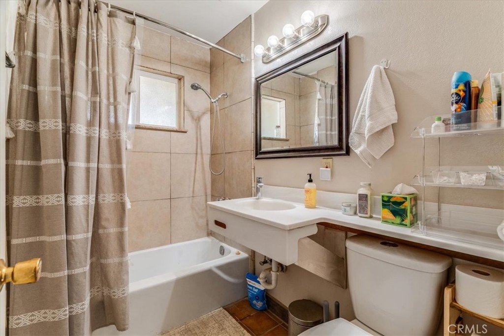 14600 Sandoval Road Atascadero, CA 93422 - Photo 16 of 24 Bathroom