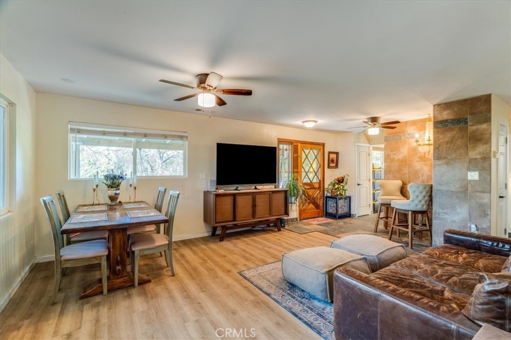 14600 Sandoval Road Atascadero, CA 93422 - Photo 8 of 24 Living Room
