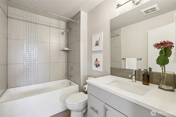 $799,000 | 8410 17th Avenue Southwest, Unit 3, Seattle, WA 98106