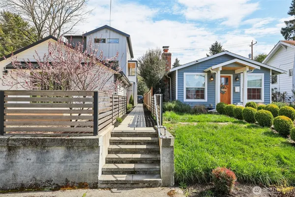 $799,000 | 8410 17th Avenue Southwest, Unit 3, Seattle, WA 98106