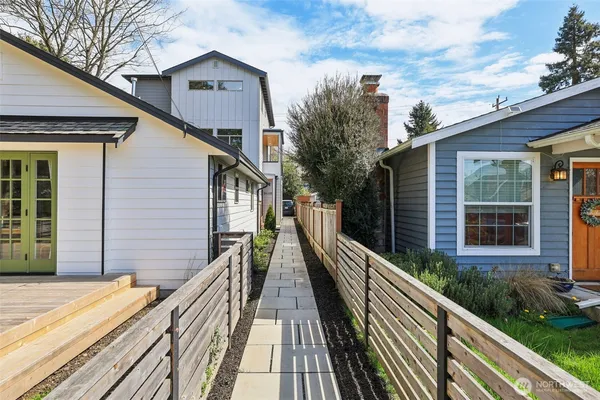 $799,000 | 8410 17th Avenue Southwest, Unit 3, Seattle, WA 98106