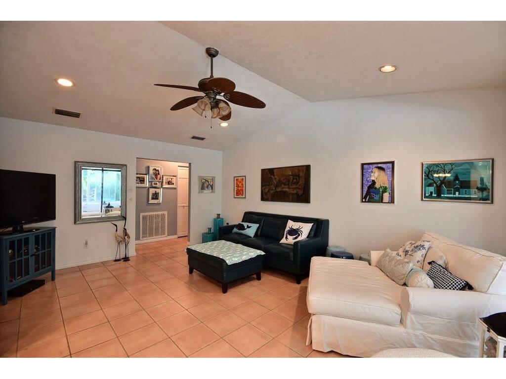 826 Banyan Road Vero Beach, FL 32963 - Photo 18 of 33 Gallery Image 18