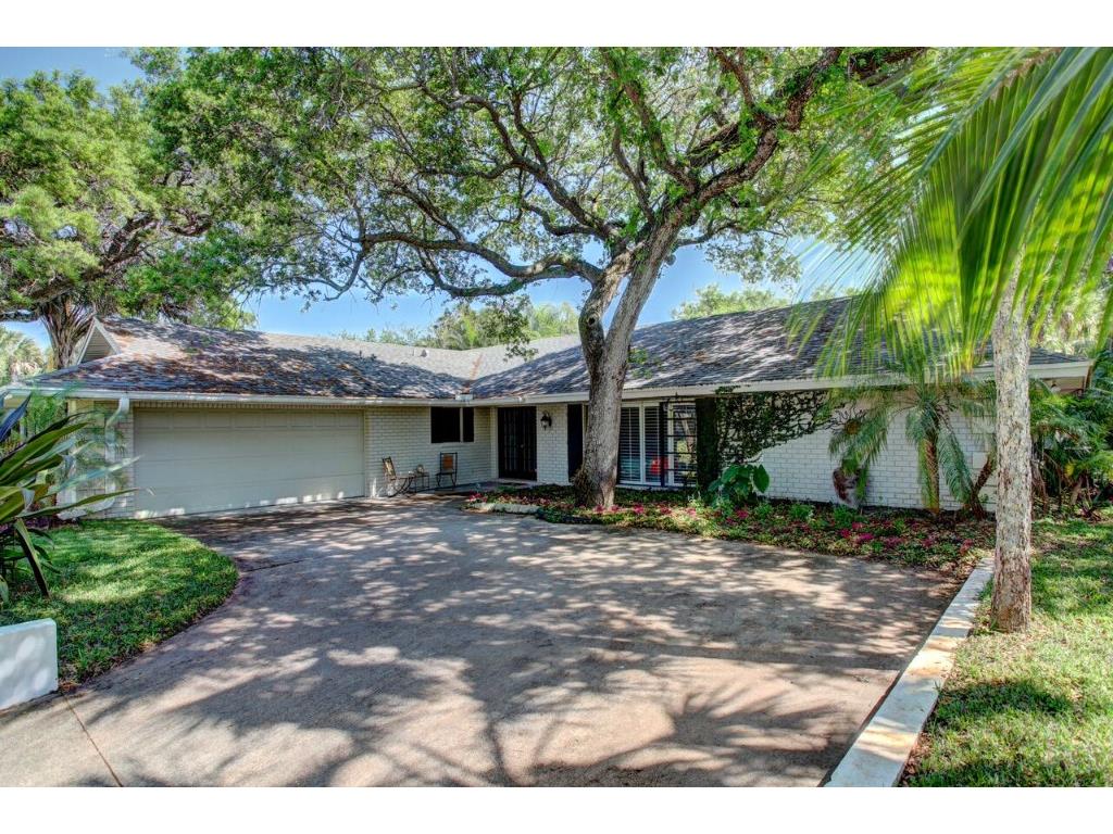 826 Banyan Road Vero Beach, FL 32963 - Photo 3 of 33 Gallery Image 3