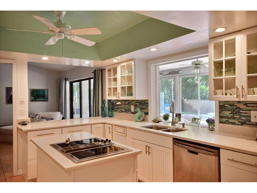 826 Banyan Road Vero Beach, FL 32963 - Photo 8 of 33 Gallery Image 8