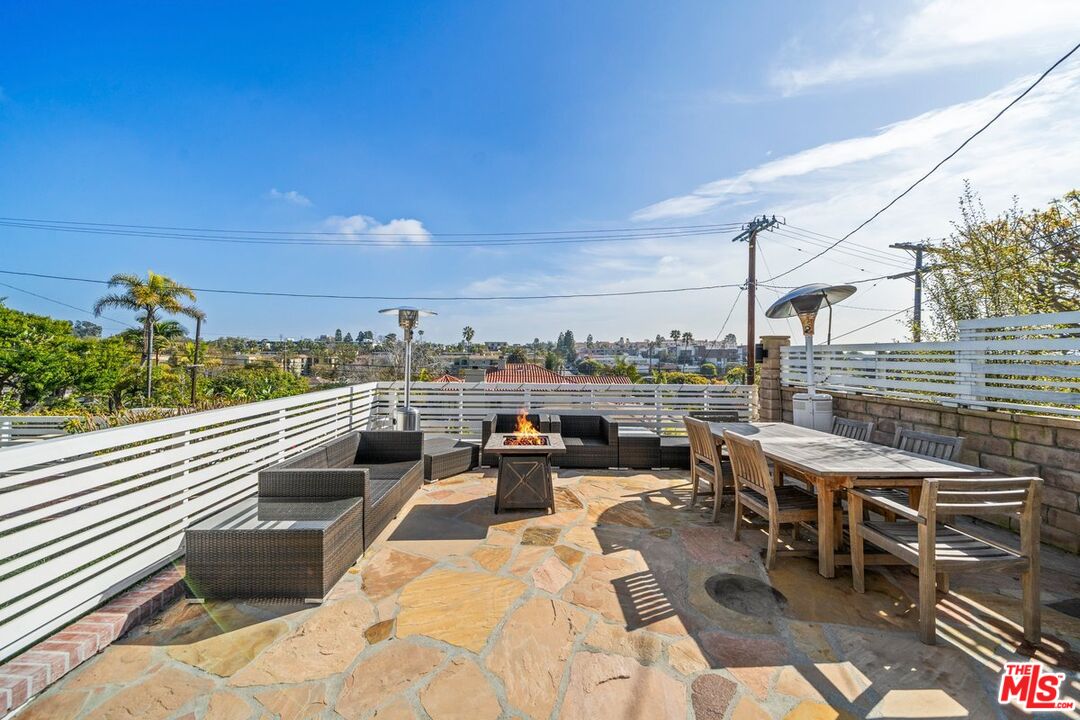 7520 Earldom Avenue Playa del Rey, CA 90293 - Photo 15 of 28 a view of a terrace with furniture