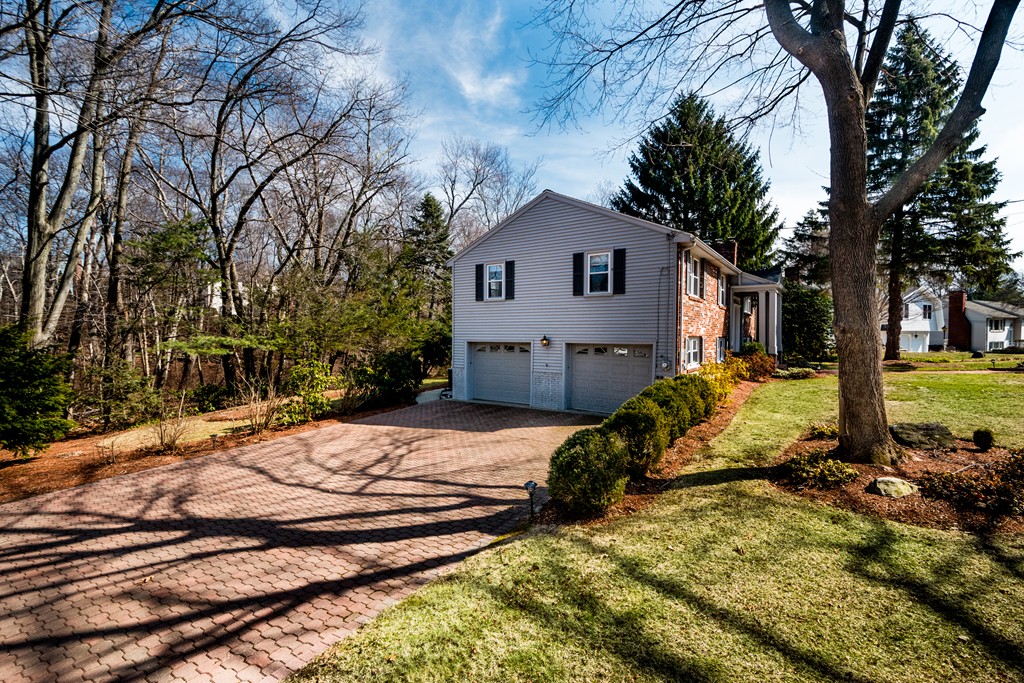 55 Cliff Road Waltham, MA 02452 - Photo 4 of 27 Gallery Image 4