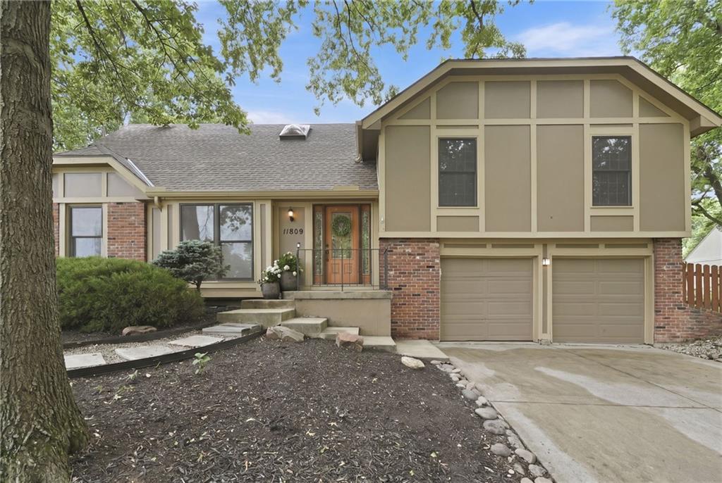 11809 Rosehill Road Overland Park, KS 66210 - Photo 3 of 38