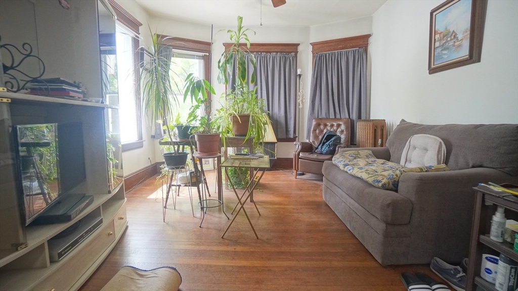 8 Vermont Street Springfield, MA 01108 - Photo 17 of 36 Gallery Image 17