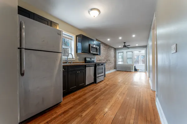 $1,675 | 3908 West Montrose Avenue, Unit 2R, Chicago, IL 60618