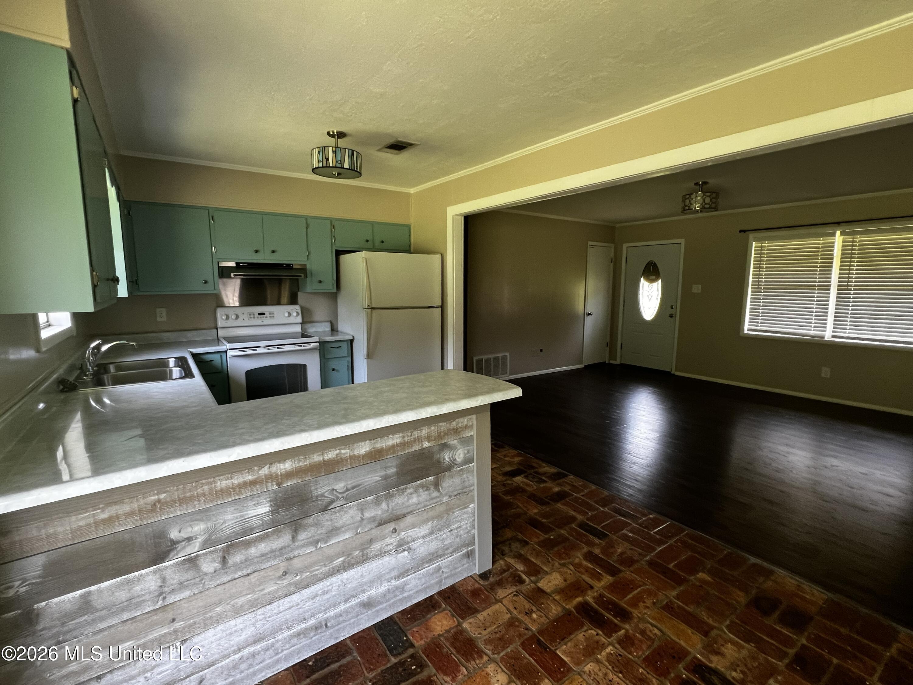 6301 Cleo Drive Moss Point, MS 39562 - Photo 16 of 42 IMG_2808