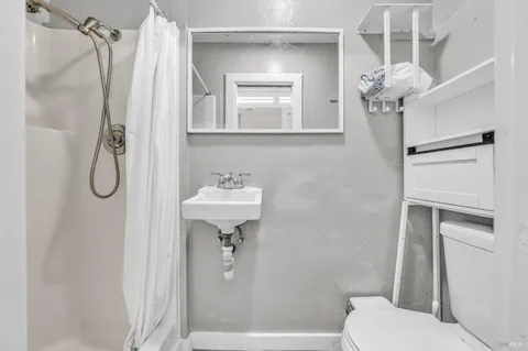 $949,000 | 215 Tunnel Avenue, Richmond, CA 94801