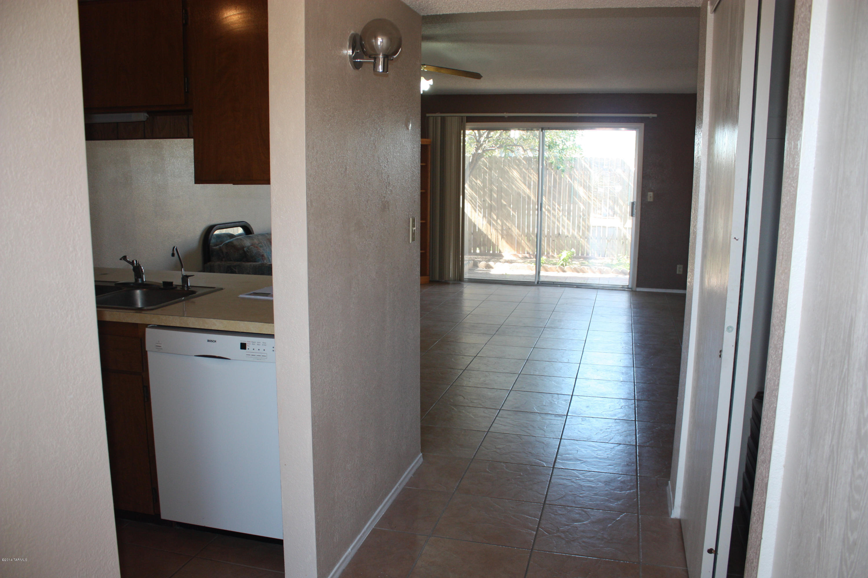 758 South Pantano Road Tucson, AZ 85710 - Photo 3 of 25 Gallery Image 3