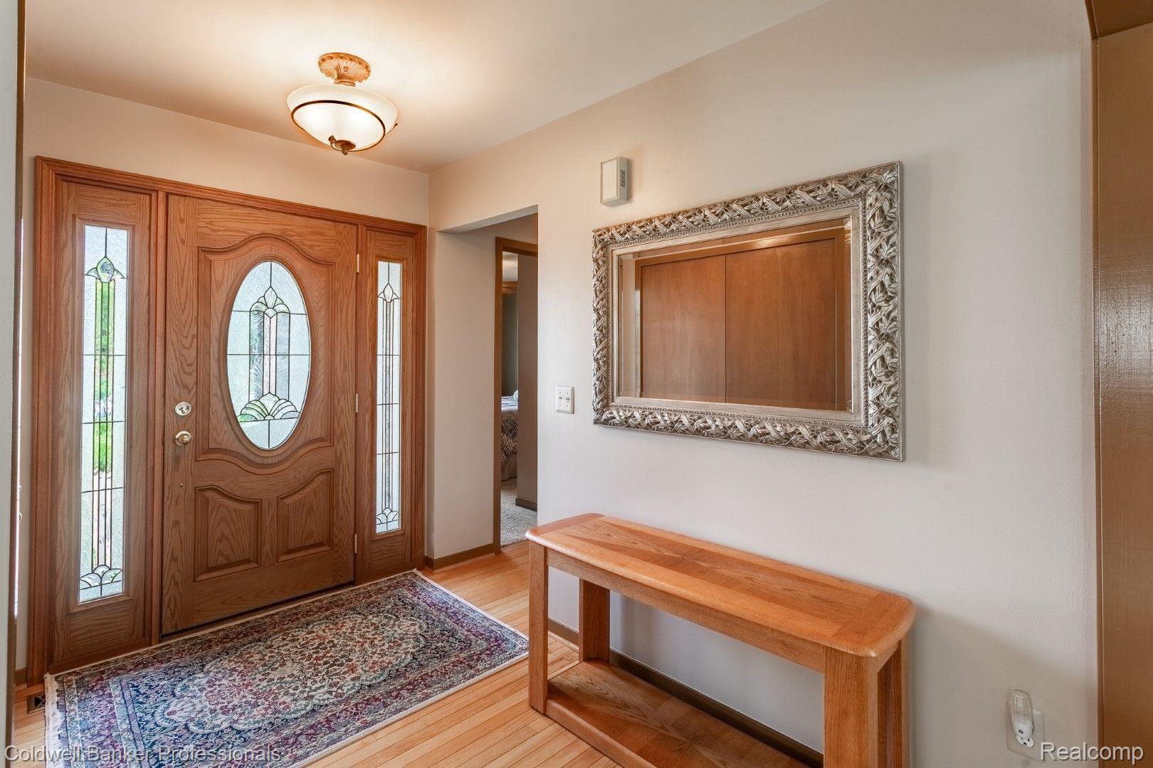 19263 Gill Road Livonia, MI 48152 - Photo 5 of 39