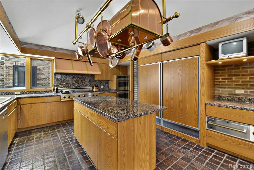 2551 Patterson Lake Road Pinckney, MI 48169 - Photo 43 of 95