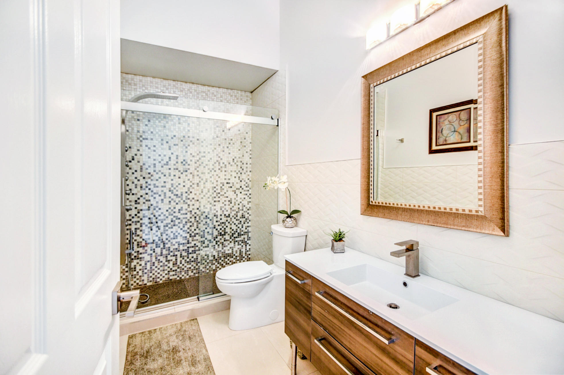 6275 Brava Way Boca Raton, FL 33433 - Photo 27 of 38 Guest Bath
