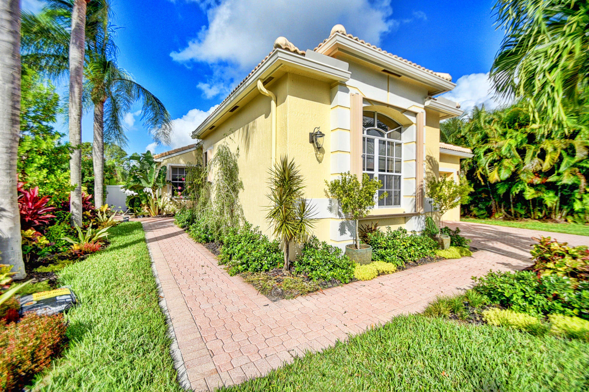 6275 Brava Way Boca Raton, FL 33433 - Photo 4 of 38 Pave Walkway