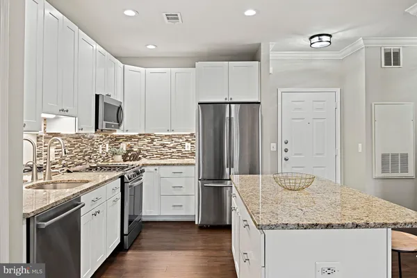 $450,000 | 9480 Virginia Center Boulevard, Unit 210, Vienna, VA 22181