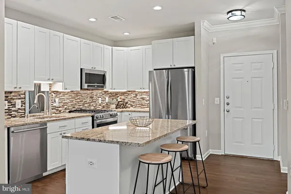 $450,000 | 9480 Virginia Center Boulevard, Unit 210, Vienna, VA 22181