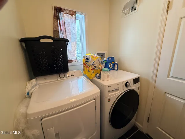 $2,200 | 120 Donna Lynn Drive, East Greenbush, NY 12061