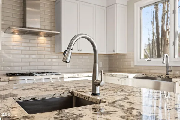 $2,500,000 | 200 Donegal Drive, Chapel Hill, NC 27517