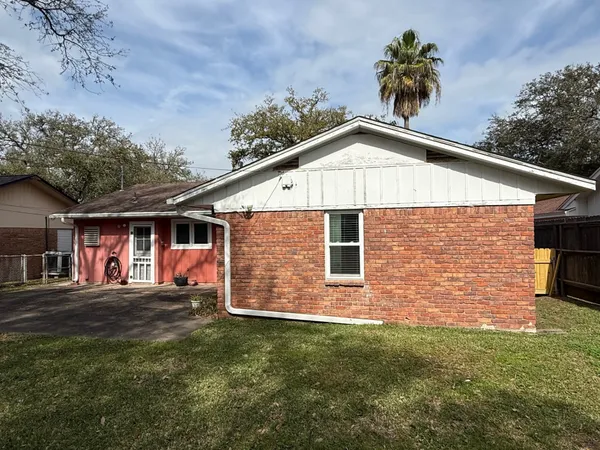 a front view of house with yard