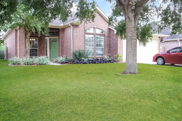 $1,980 | 1118 Chase Park Drive, Bacliff, TX 77518