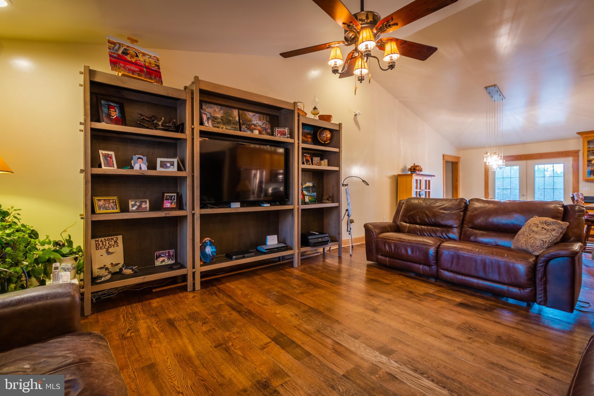 2261 County Rte 1/1 Berkeley Springs, WV 25411 - Photo 10 of 31 Great Room