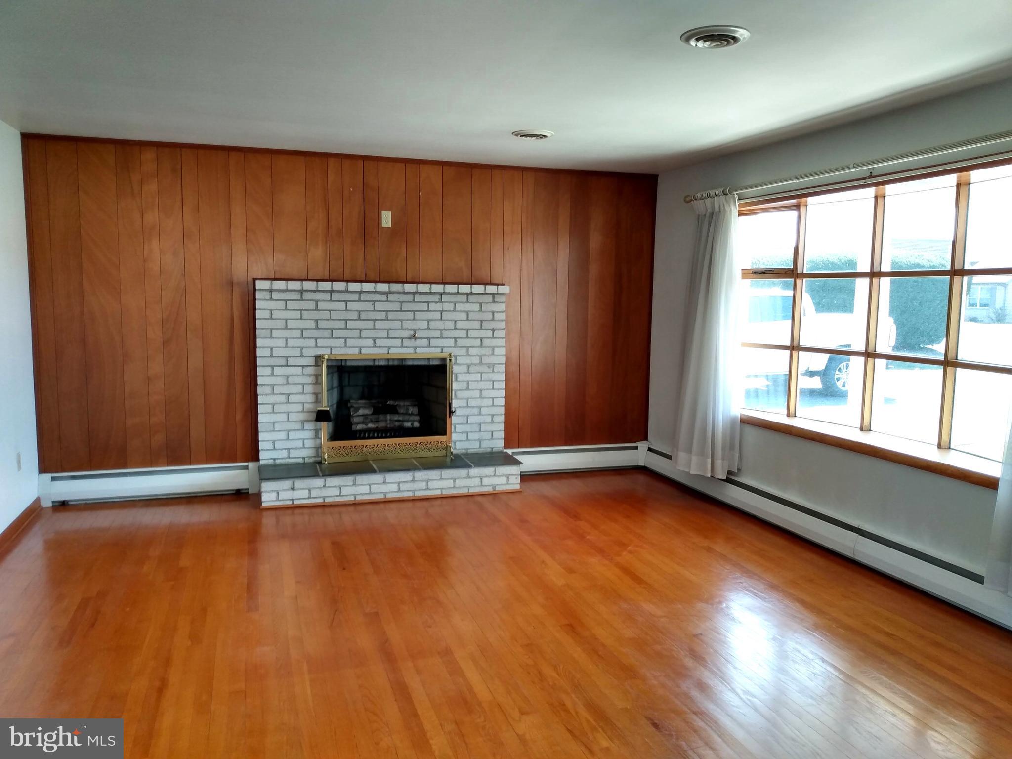228 Mill Road Chambersburg, PA 17201 - Photo 6 of 32 Living Room