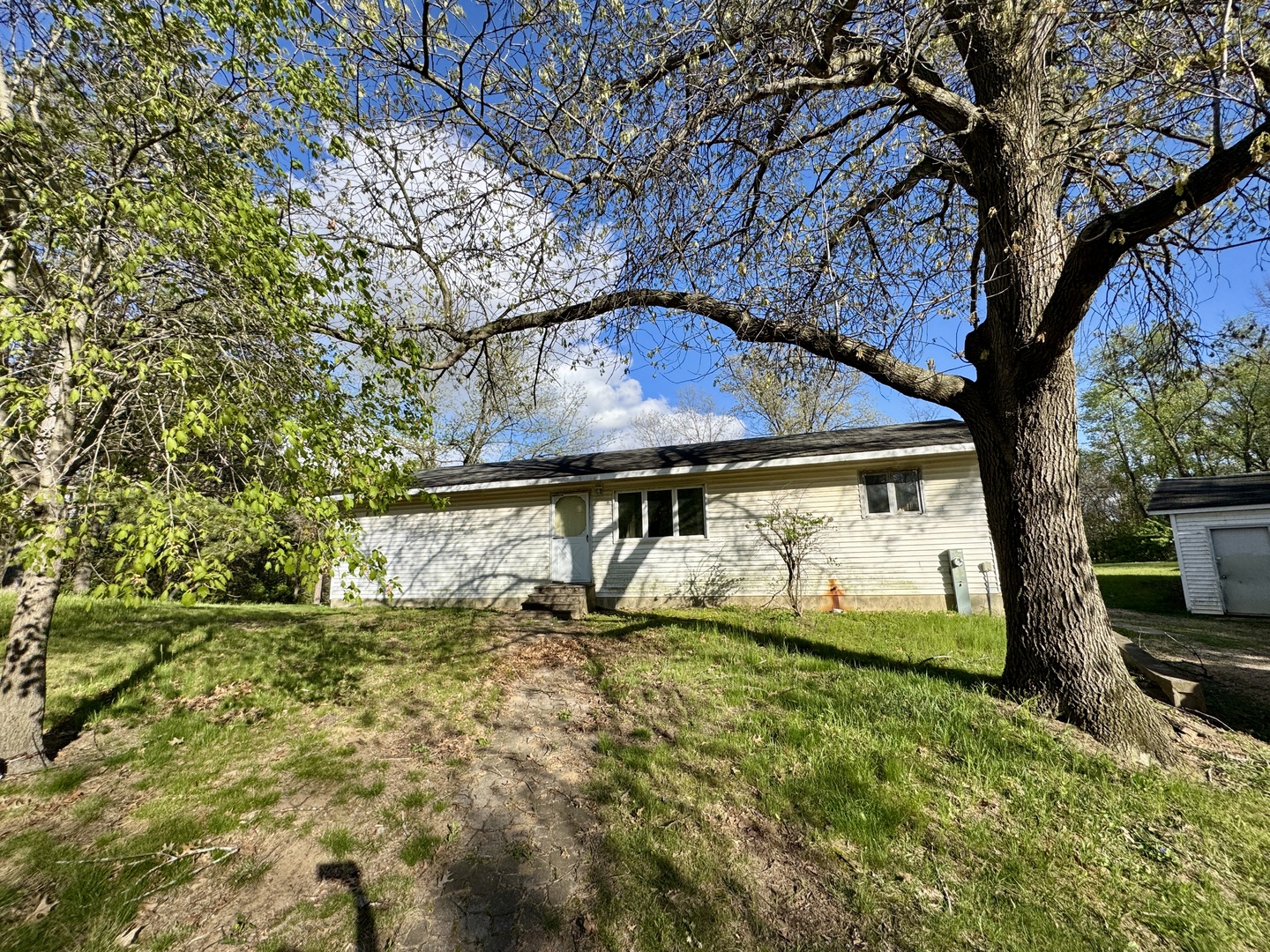 1079 Brewster Road Amboy, IL 61310 - Photo 2 of 28