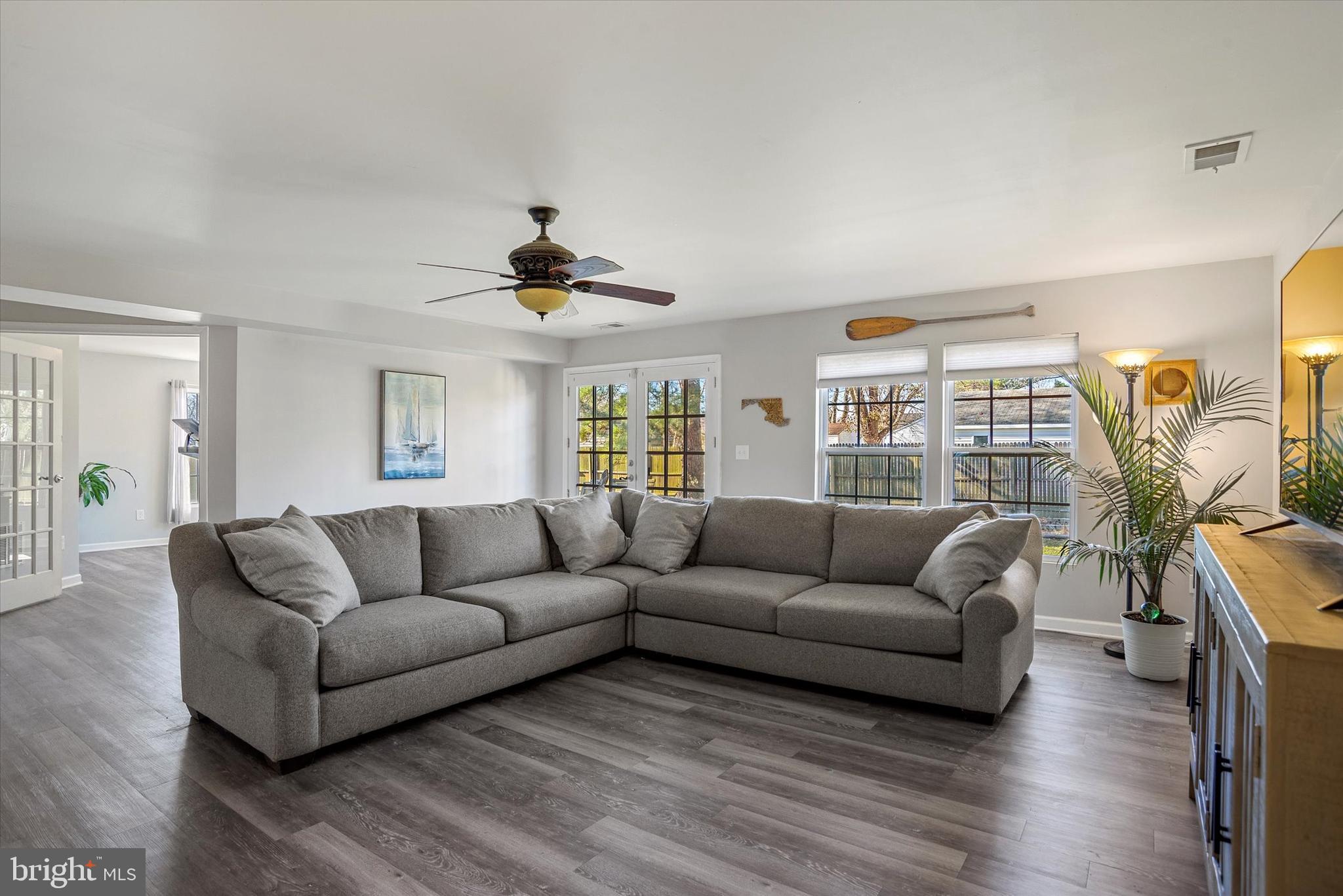 13230 Susquehanna Road Middle River, MD 21220 - Photo 9 of 37 Living Room