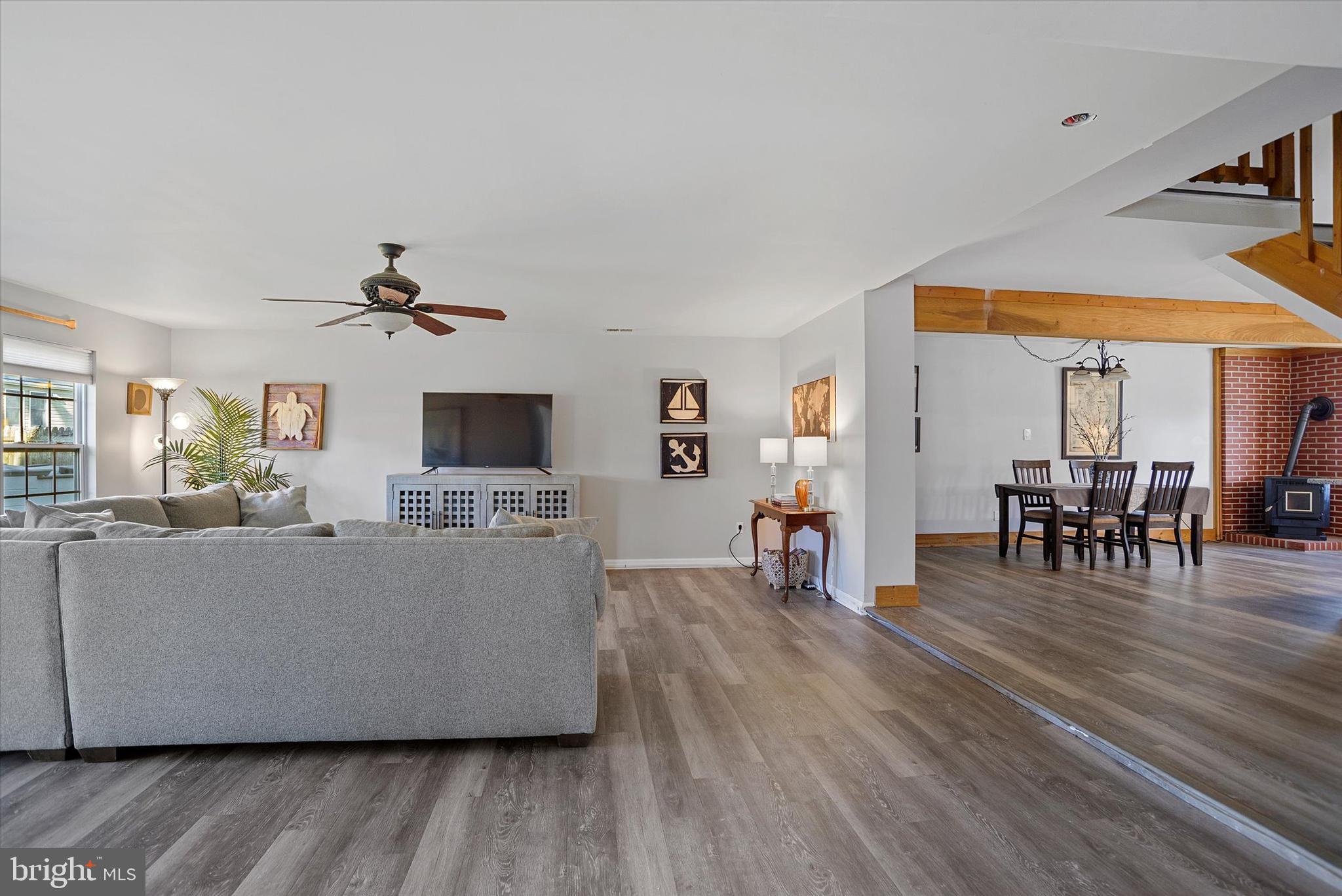 13230 Susquehanna Road Middle River, MD 21220 - Photo 10 of 37 Living Room