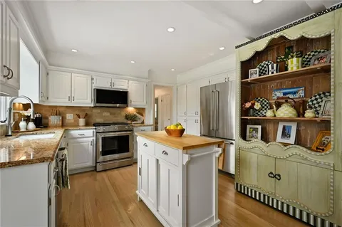 $599,000 | 4819 West 65th Street, Prairie Village, KS 66208