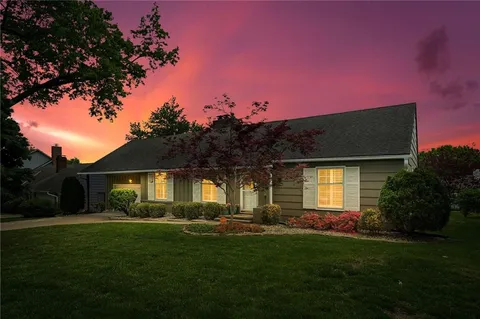 $599,000 | 4819 West 65th Street, Prairie Village, KS 66208