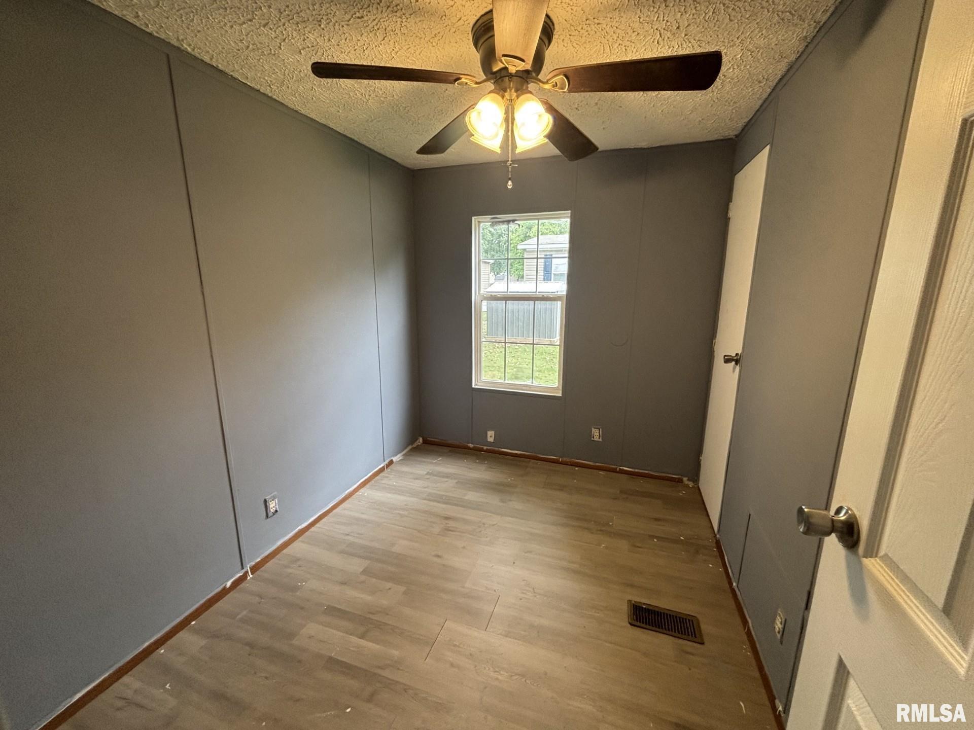 1236 North Oaklane Road, Unit 153 Springfield, IL 62707 - Photo 5 of 7 Gallery Image 5