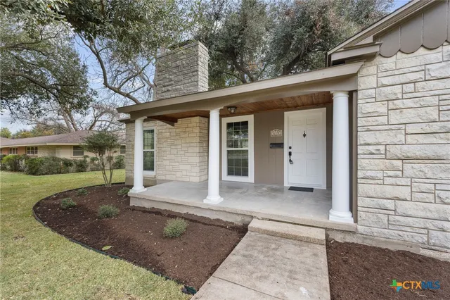 $469,900 | 615 West Royal Avenue, Temple, TX 76501