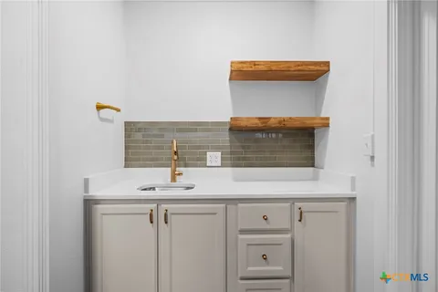 $469,900 | 615 West Royal Avenue, Temple, TX 76501