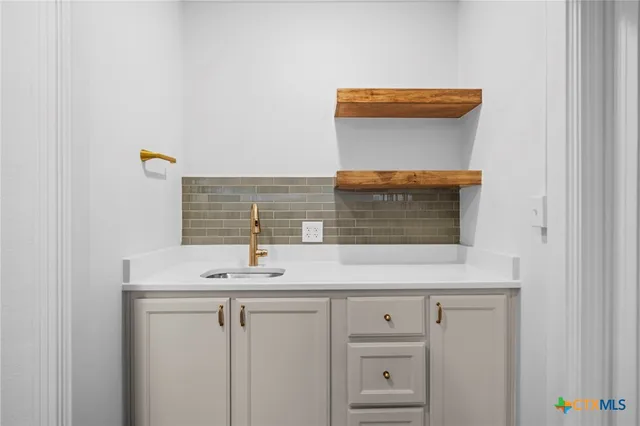 $469,900 | 615 West Royal Avenue, Temple, TX 76501