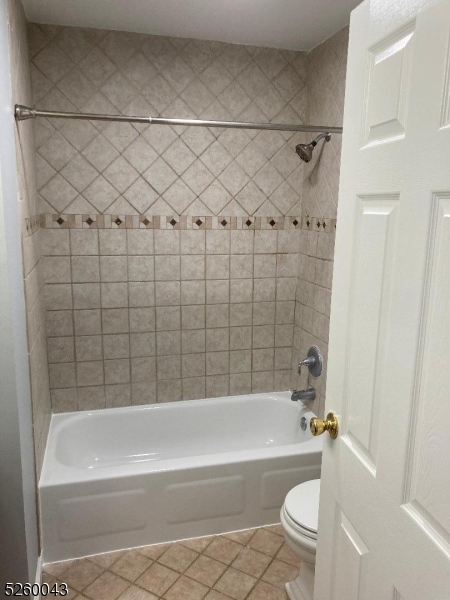 595 Auten Road, Unit 7 Hillsborough, NJ 08844 - Photo 15 of 15 a bathroom with a bathtub and a toilet