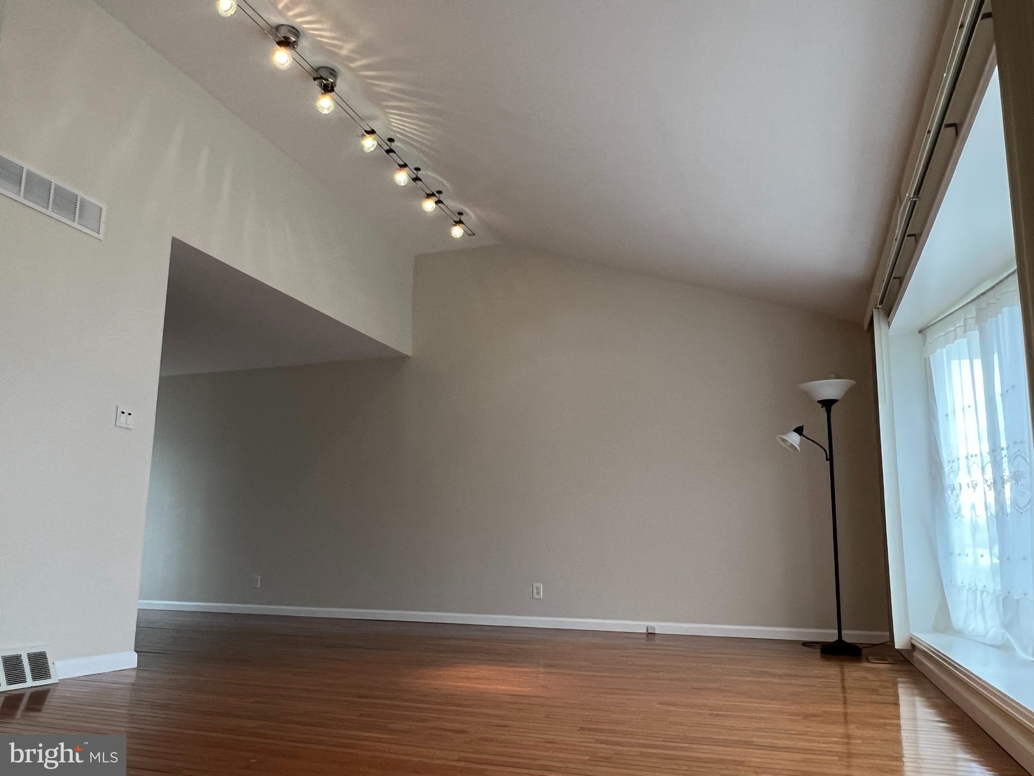 1025 Alpena Road Philadelphia, PA 19115 - Photo 11 of 59