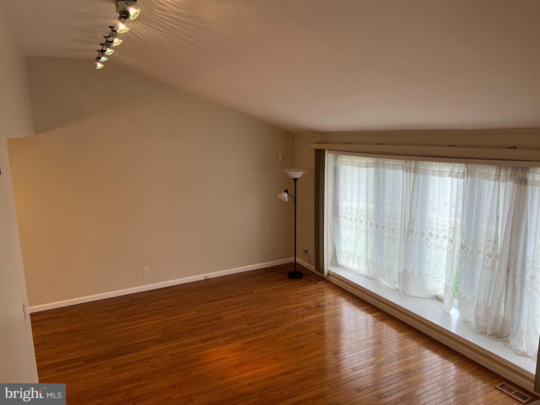 1025 Alpena Road Philadelphia, PA 19115 - Photo 12 of 59