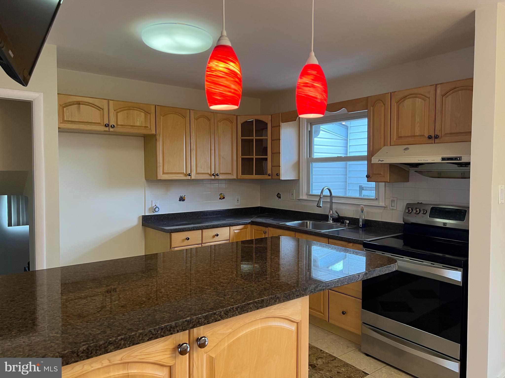 1025 Alpena Road Philadelphia, PA 19115 - Photo 14 of 59