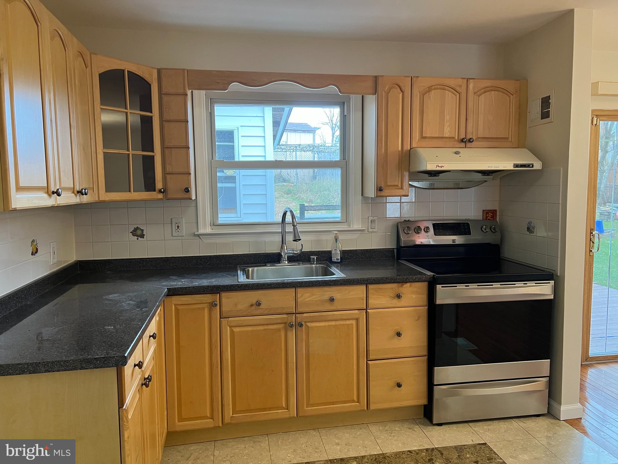 1025 Alpena Road Philadelphia, PA 19115 - Photo 17 of 59