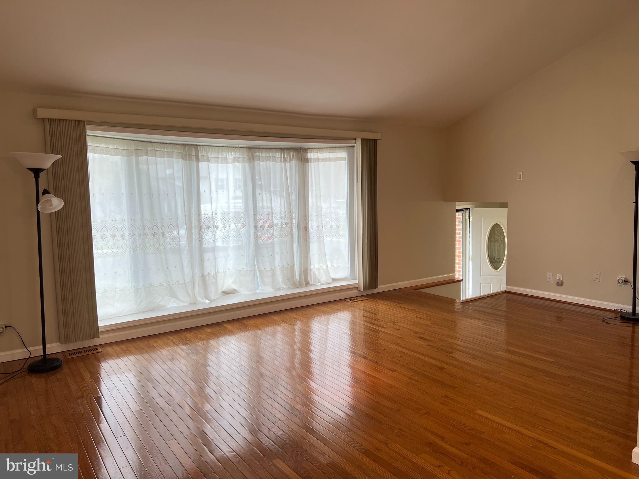 1025 Alpena Road Philadelphia, PA 19115 - Photo 18 of 59