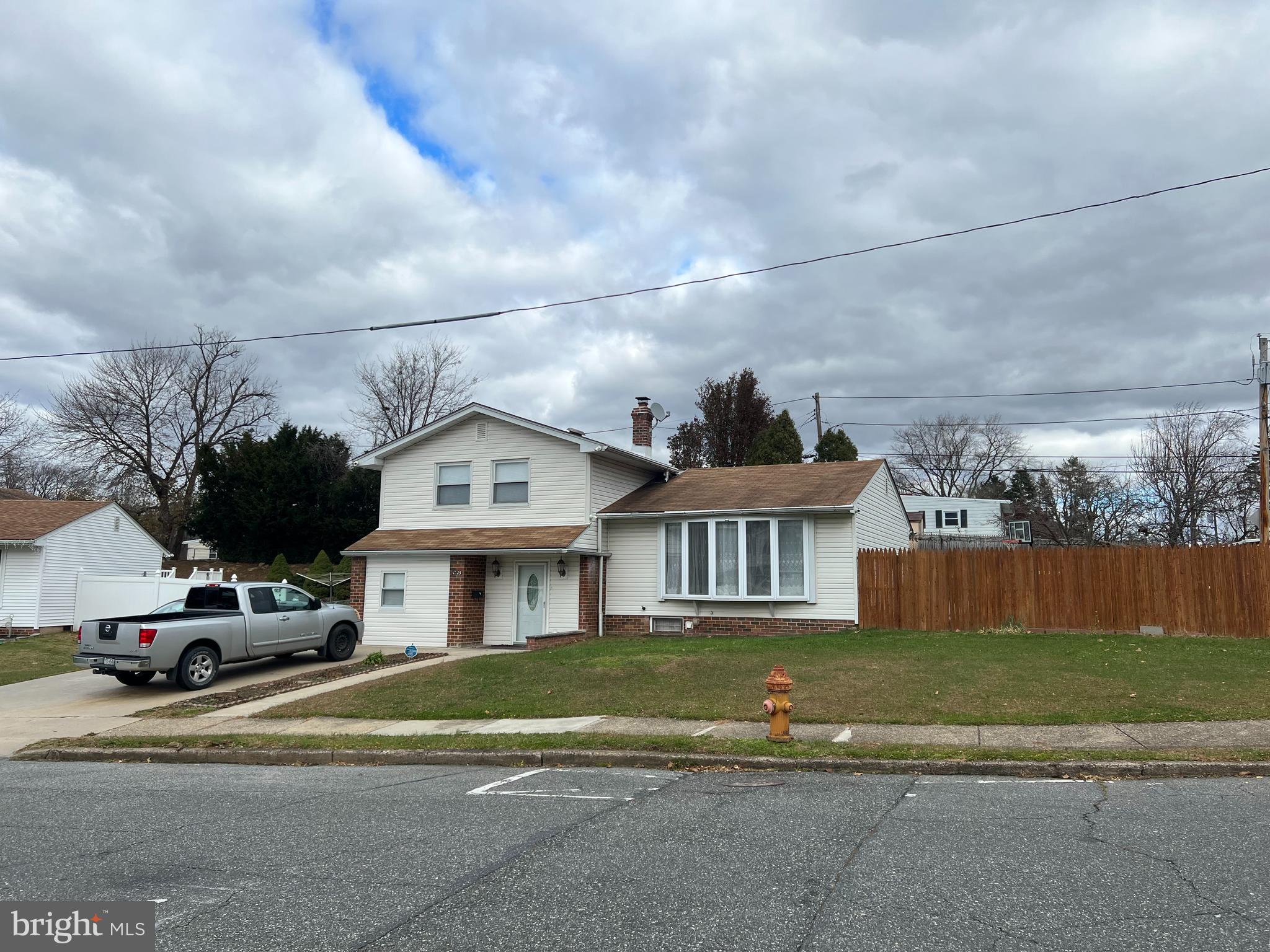 1025 Alpena Road Philadelphia, PA 19115 - Photo 3 of 59