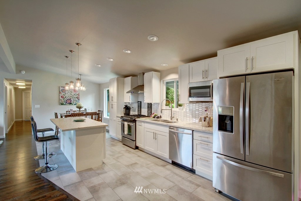 11012 148th Avenue Southeast Renton, WA 98059 - Photo 2 of 18 Gallery Image 2