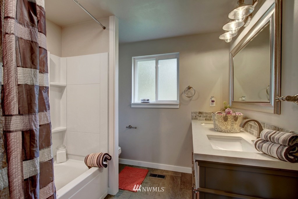 11012 148th Avenue Southeast Renton, WA 98059 - Photo 11 of 18 Gallery Image 11